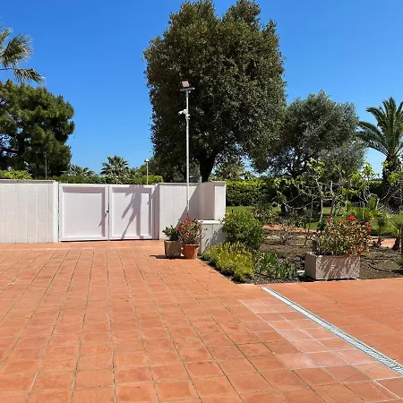 Antonia Sul Mare Con Piscina Torre A Mare בארי