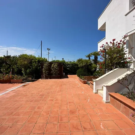 Antonia Sul Mare Con Piscina Torre A Mare * בארי