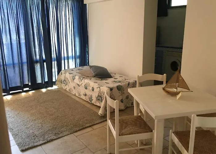 Antonia Sul Mare Con Piscina Torre A Mare בארי