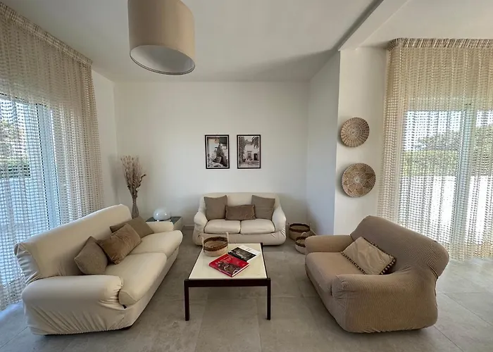 Antonia Sul Mare Con Piscina Torre A Mare * בארי