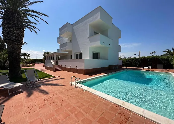 Antonia Sul Mare Con Piscina Torre A Mare בארי